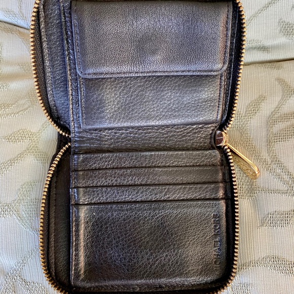 NWOT Michael Kors Pebbled Leather Wallet - Picture 3 of 4